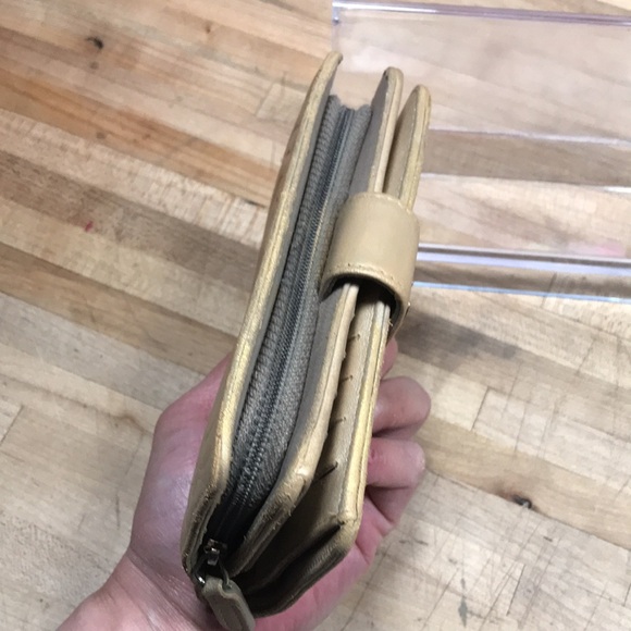 Chanel Gold Iridesent Camelia wallet w zipped up coin compartment. Gold hardware - Picture 8 of 8